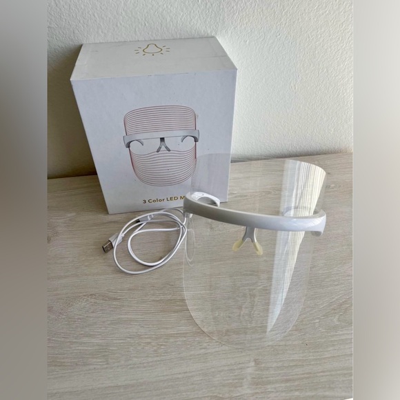 LED Light Therapy Mask - Picture 4 of 8